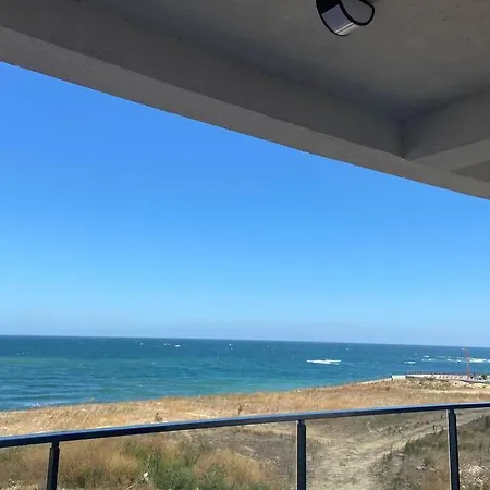 Seaview 3 Rooms Apartment Constanţa